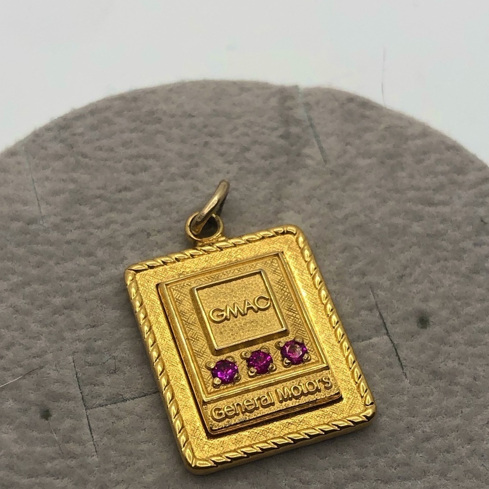 Vtg GM General Motors 1/20 12k Yellow Gold & Ruby Award Pendant .7” x .6”